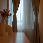 Modern Design Near Metro, Center Apartman *