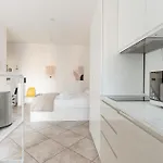 Appartement Guesthost - Comfy Near Pasteur M1 *