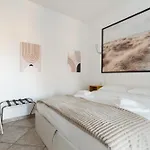 Guesthost - Comfy Near Pasteur M1 Appartement