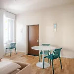 Modern Gem In Apartman Milánó