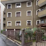 Guesthost - Cozy In Citta Studi Apartamento