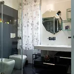 Family 2br With Balcony, Near Metro Daire Milano