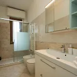 3 Flat, 15 Minutes From Navigli-humanitas Apartamento *