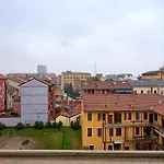 Apartamento 3 Flat, 15 Minutes From Navigli-humanitas Milão