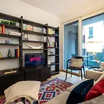 شقة Duomo-sempione, Luxury With Balcony - M5 *