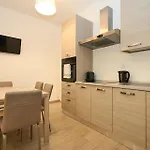 3 Flat, 15 Minutes From Navigli-humanitas * Milão