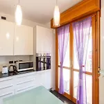Apartment I-host Spacious 2br With 2 Baths & Balcony *