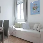Self Check-in - 2 Bedrooms - Metro - 1000 Mbps Apartment *