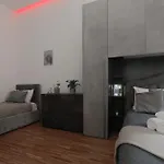 Self Check-in - 2 Bedrooms - Metro - 1000 Mbps Apartment *