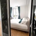 B And G San Babila- Luxury In The Heart Of - Design District Penzion