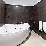Oasi Village Hotell 3*
