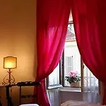 أنتيكا لوكاندا داي ميركانتي 4* ميلان