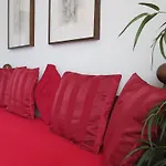 מלון דירות Domus 4*