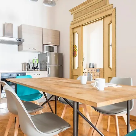 Plum Guide - Parsonage Apartment Milan