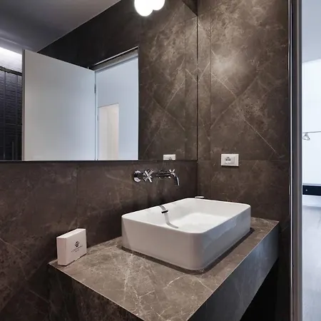 Elegant Urban Retreat In The Heart Of - Brera * Милан