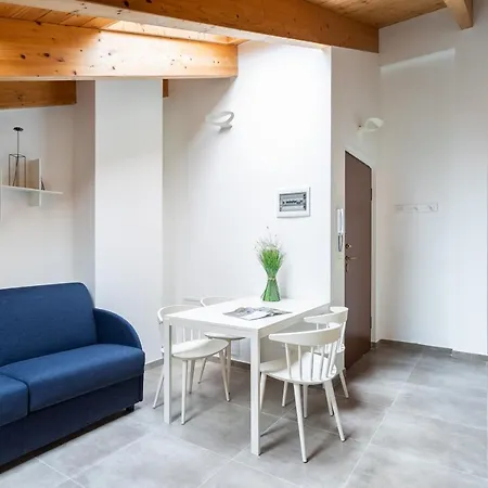 Aurum Pianell 10 3* Milano