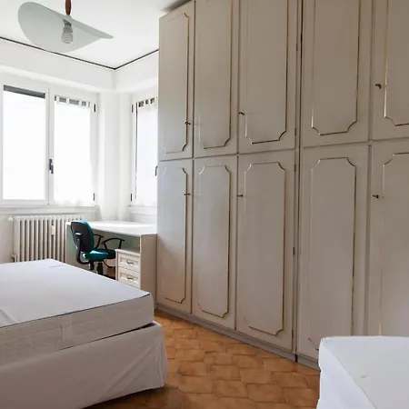 Light & Cozy Flat Near Navigli, Iulm, Bocconi Milánó