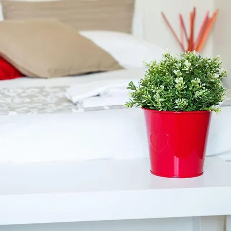 The Rent - Attic With Terrace In Downtown Apartament Mediolan