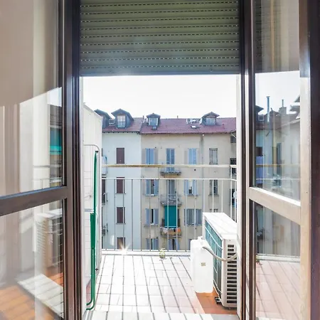 Red Subway X4 Apartment Milan