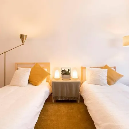 Apartment Near Central Station, Cozy 2 Bedroom