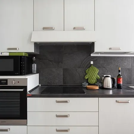 Apartment Amazing 2 Bedrooms Apt - Yellow Line