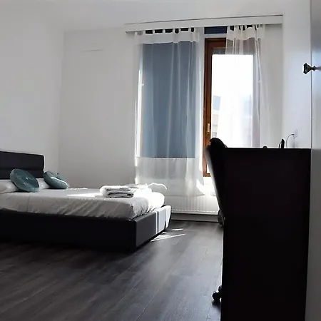 Stazione Centrale Apartman Milánó