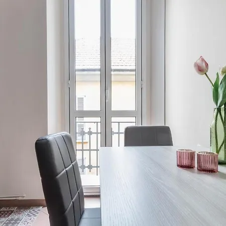 Апартаменты Joivy Elegant 1-br Flat Next To Centrale