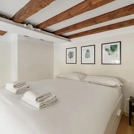 דירה Guesthost - Porta Venezia Modern Loft - The Door מילאנו