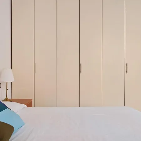 Guesthost - Stazione Cozy And Functional Flat * Милан