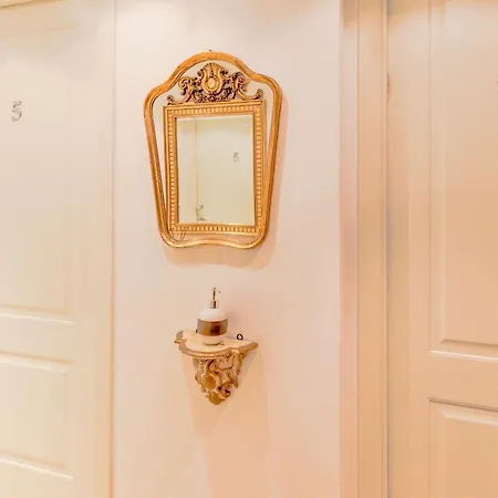 アイエロ ルームズ ゲストハウス