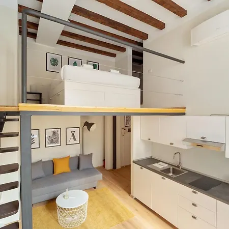 Guesthost - Porta Venezia Modern Loft - The Door * מילאנו