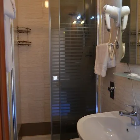 尼萨酒店 2* 米兰