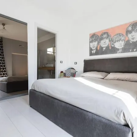 Unique 4 Storey House On Naviglio 4bd, 4bt Μιλάνο