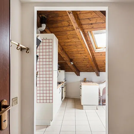 Elegant Loft With Wooden Ceilings- Isola District- Farini 27 *