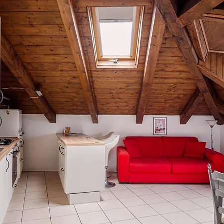 Elegant Loft With Wooden Ceilings- Isola District- Farini 27 *