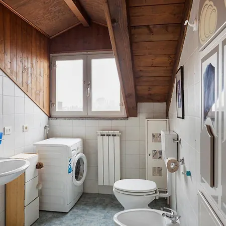 Διαμέρισμα Elegant Loft With Wooden Ceilings- Isola District- Farini 27 *
