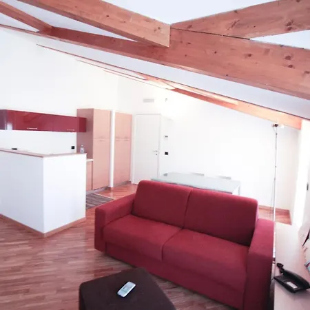 De La Gare Aparthotel