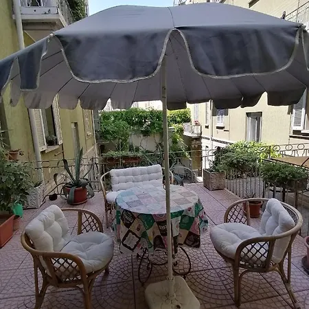 Isola Bi Bed & Breakfast *