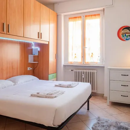 The Rent - Cozy Near Lambrate Metro Station Apartment