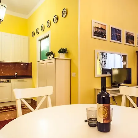Temporary House - Via Della Moscova Apartament