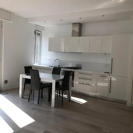 Bright & Spacious Near Navigli - Ponti Milánó