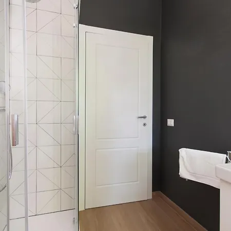 Youhosty - Solari 43