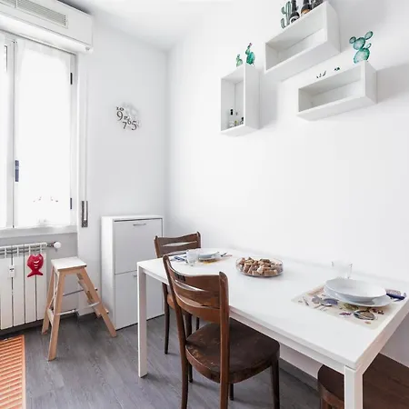 Precotto Comfortable Flat With Balcony * Milan