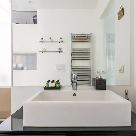 Luxury Modern One Bedroom In Great Location Apartment Mailand