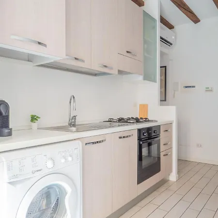 The Rent - Lovely One-bedroom In Porta Venezia * Milan