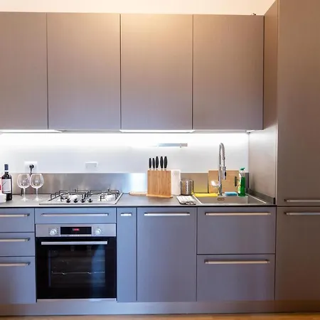 Due Passi Da Stazione Coffee + Wifi מילאנו