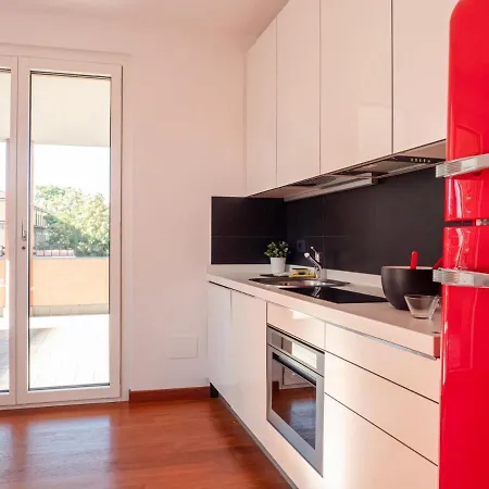 Bright One-bedroom With Terrace In Appartement