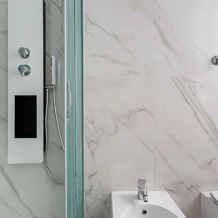 Bnbutler - Largo Promessi Sposi - Moderno E Confortevole 아파트