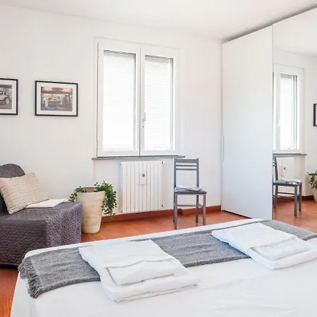 Bright One-bedroom With Terrace In Appartement