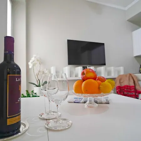 Chic 1bdr With Shared Terrace Steps From Duomo By Rentopolis * 밀라노